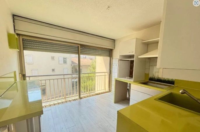 A vendre APPARTEMENT DE PRESTIGE T3 77 M2 BORD DE MER CANNES
