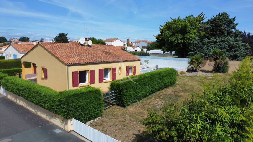 A vendre MAISON  5 PIECES 107 M2 BORD DE MER LONGEVILLE SUR MER