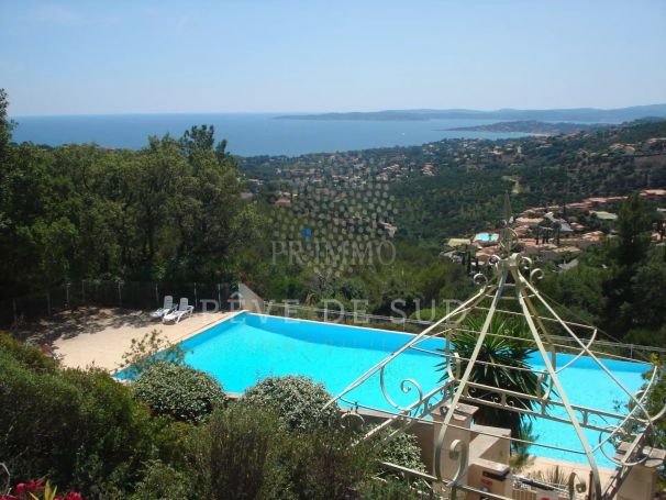 A vendre APPARTEMENT T2 36 M2 TERRASSE BORD DE MER LES ISSAMBRES