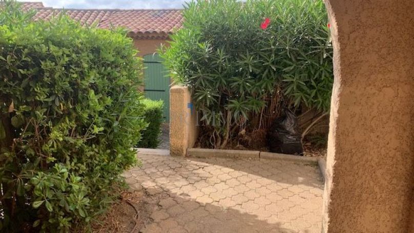 A vendre APPARTEMENT T2 36 M2 TERRASSE BORD DE MER LES ISSAMBRES
