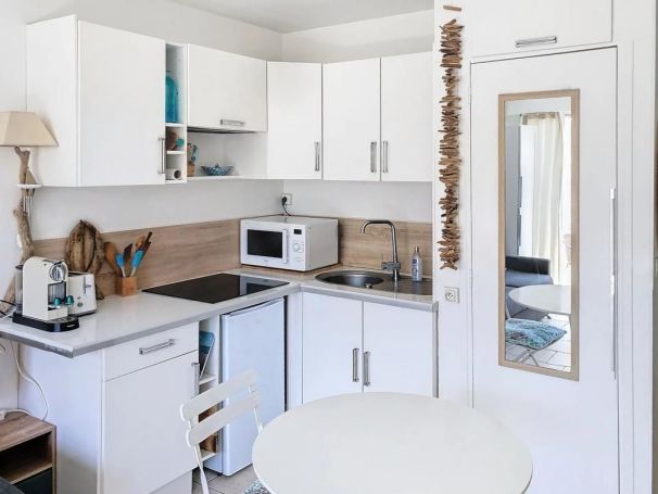 A louer STUDIO  21 M2 BORD DE MER GOLFE JUAN