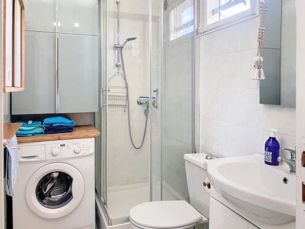 A louer STUDIO  21 M2 BORD DE MER GOLFE JUAN
