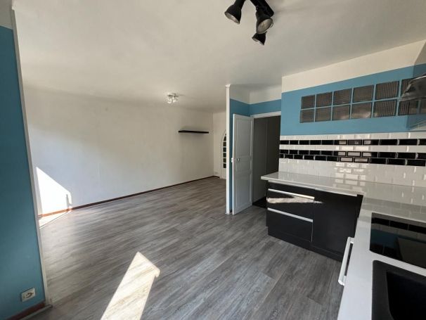 A louer APPARTEMENT T3 67 M2 BORD DE MER MARIGNANE