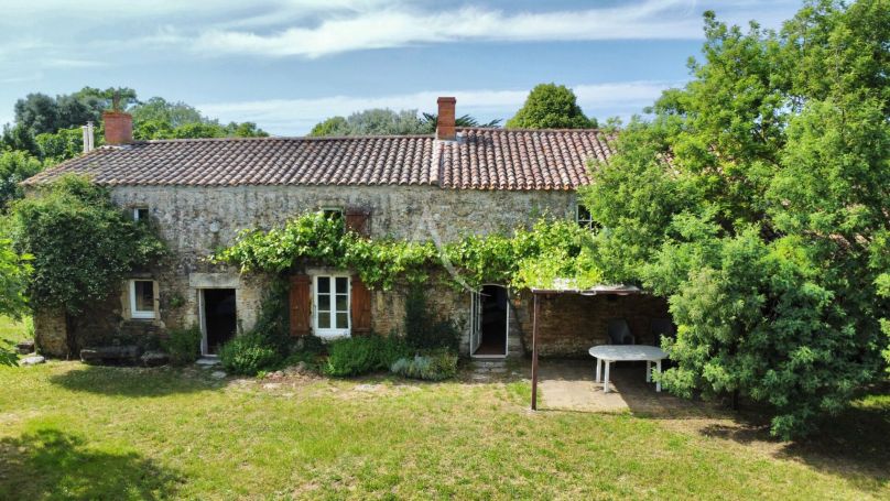 A vendre LONGèRE  7 PIECES 298 M2 BORD DE MER JARD SUR MER
