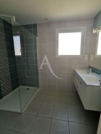 A vendre MAISON  4 PIECES 89 M2 BORD DE MER TALMONT SAINT HILAIRE