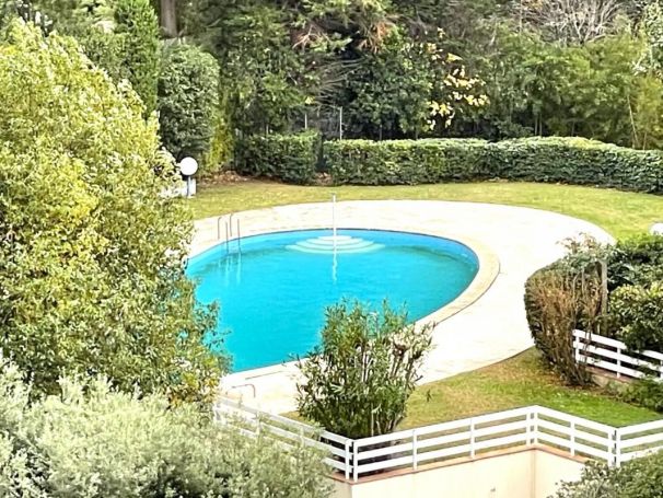 A louer APPARTEMENT DE PRESTIGE T3 125 M2 TERRASSE BORD DE MER CANNES