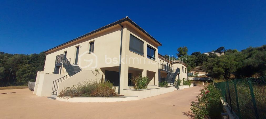 A vendre APPARTEMENT DE PRESTIGE T5 108 M2 BORD DE MER AJACCIO