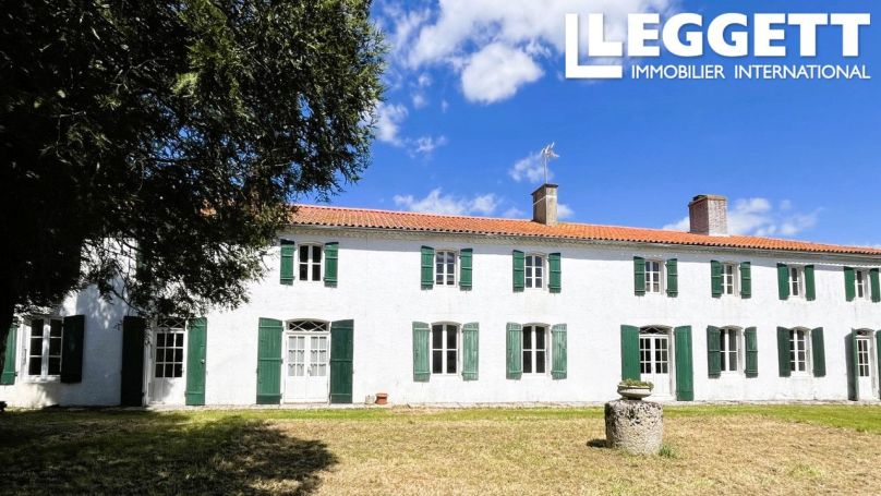 A louer MAISON  DE MAîTRE  SURGERES