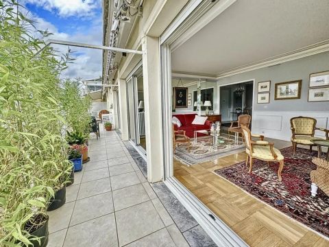 A louer APPARTEMENT T5 124 M2 TERRASSE BORD DE MER LE CANNET