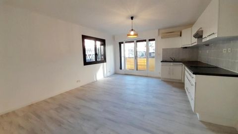 A louer APPARTEMENT T3 59 M2 TERRASSE BORD DE MER LE CANNET