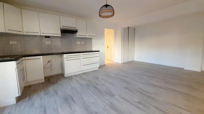 A louer APPARTEMENT T3 59 M2 TERRASSE BORD DE MER LE CANNET