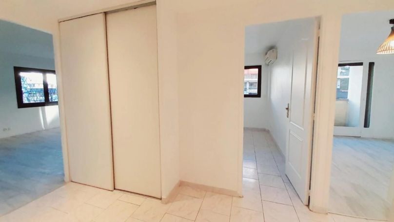 A louer APPARTEMENT T3 59 M2 TERRASSE BORD DE MER LE CANNET