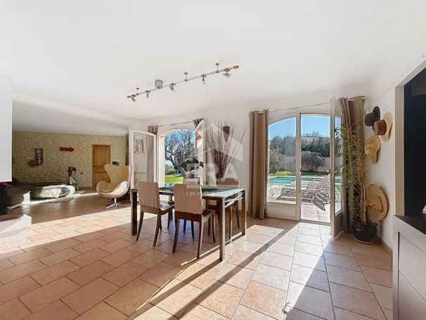 A louer MAISON  7 PIECES 193 M2 BORD DE MER CAGNES SUR MER