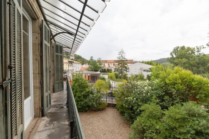 A louer APPARTEMENT T6 270 M2 TERRASSE  BEDARIEUX