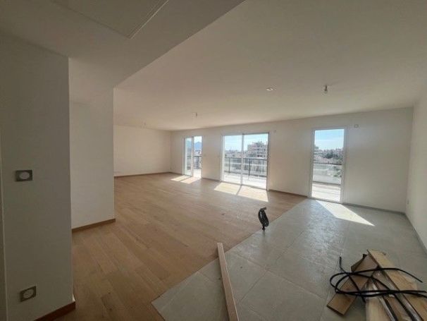A vendre APPARTEMENT DE PRESTIGE T4 123 M2 TERRASSE BORD DE MER MARSEILLE