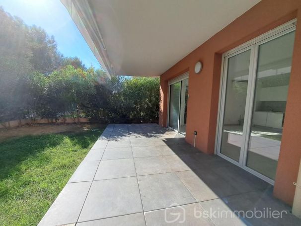 A louer APPARTEMENT T3 63 M2 TERRASSE BORD DE MER ANTIBES
