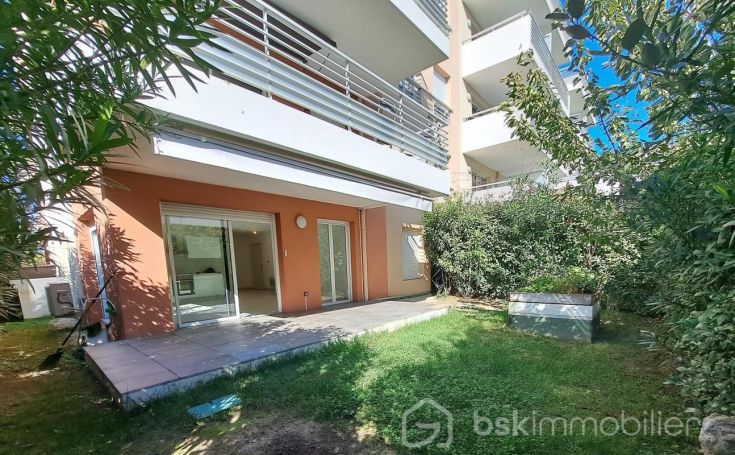 A louer APPARTEMENT T3 63 M2 TERRASSE BORD DE MER ANTIBES