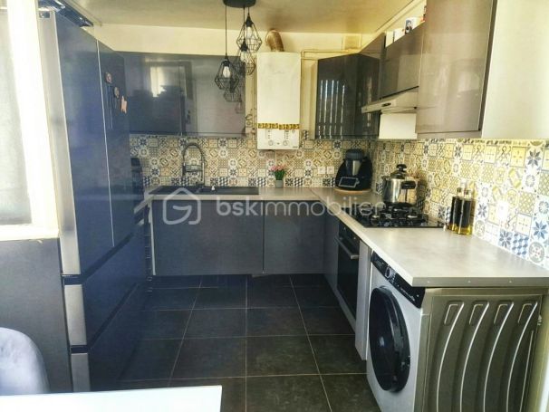 A louer APPARTEMENT T4 64 M2 BORD DE MER TOULON
