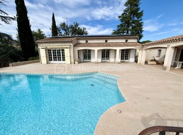 A louer MAISON  10 PIECES 229 M2  DRAGUIGNAN