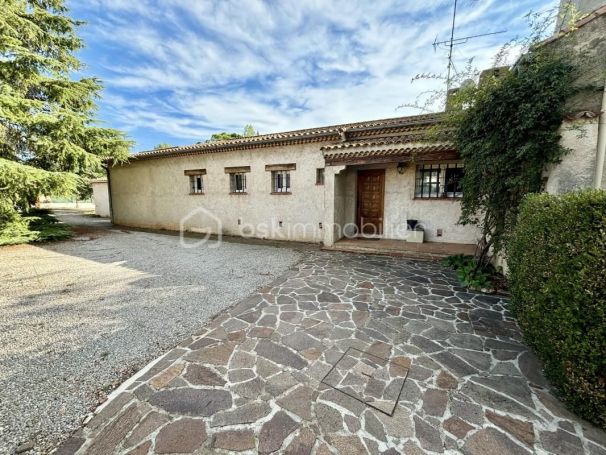 A louer MAISON  10 PIECES 229 M2  DRAGUIGNAN