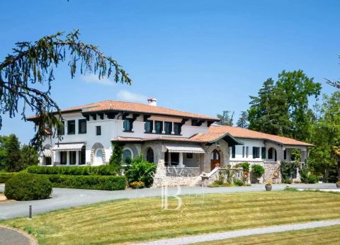 A louer MAISON  12 PIECES 550 M2  VILLEFRANQUE