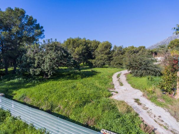A louer PENTHOUSE DE PRESTIGE  4 095 M2 PIEDS DANS L'EAU MARBELLA