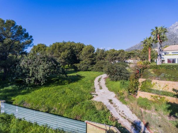 A louer PENTHOUSE DE PRESTIGE  4 095 M2 PIEDS DANS L'EAU MARBELLA