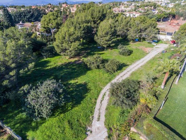A louer PENTHOUSE DE PRESTIGE  4 095 M2 PIEDS DANS L'EAU MARBELLA