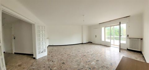 A louer APPARTEMENT T4 92 M2 TERRASSE BORD DE MER ARLES