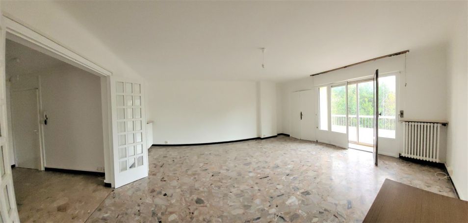 A louer APPARTEMENT T4 92 M2 TERRASSE BORD DE MER ARLES