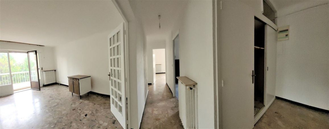 A louer APPARTEMENT T4 92 M2 TERRASSE BORD DE MER ARLES
