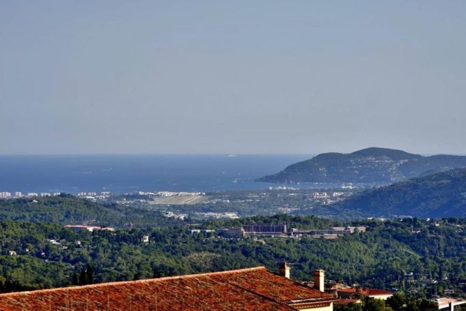 A louer APPARTEMENT T4 97 M2 TERRASSE BORD DE MER GRASSE