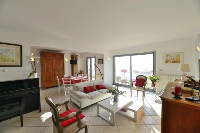 A louer APPARTEMENT T4 97 M2 TERRASSE BORD DE MER GRASSE