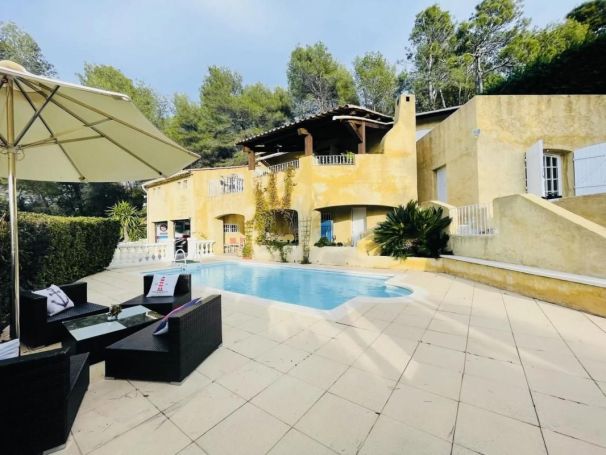 A louer MAISON  5 PIECES 179 M2  LA GAUDE