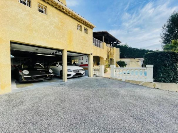 A louer MAISON  5 PIECES 179 M2  LA GAUDE