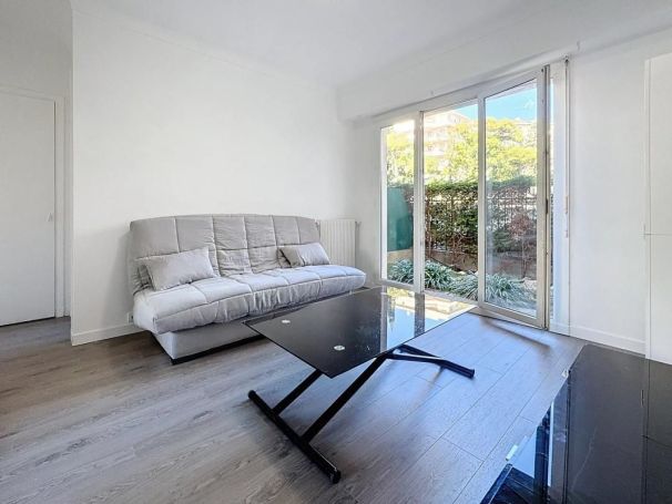 A louer STUDIO  24 M2 TERRASSE BORD DE MER LE CANNET