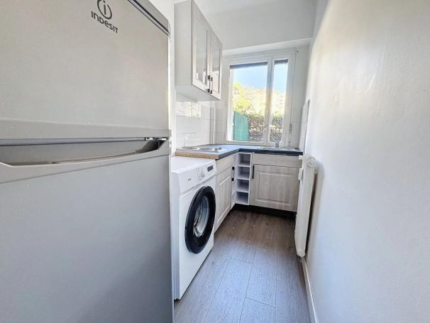 A louer STUDIO  24 M2 TERRASSE BORD DE MER LE CANNET