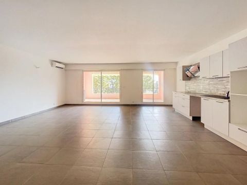 A louer APPARTEMENT DE PRESTIGE T3 82 M2 TERRASSE BORD DE MER LE CANNET