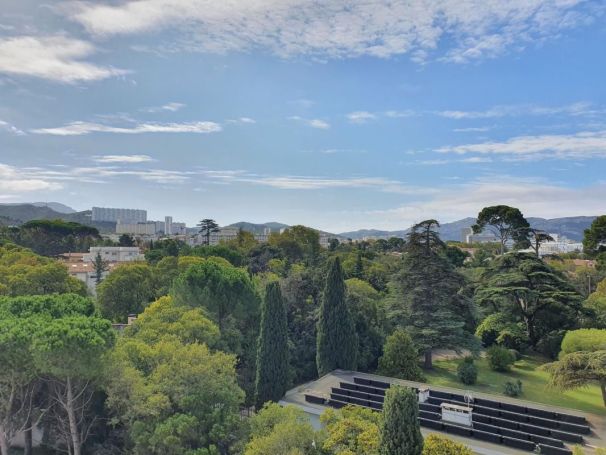 A vendre APPARTEMENT NEUF T5 90 M2 TERRASSE BORD DE MER MARSEILLE