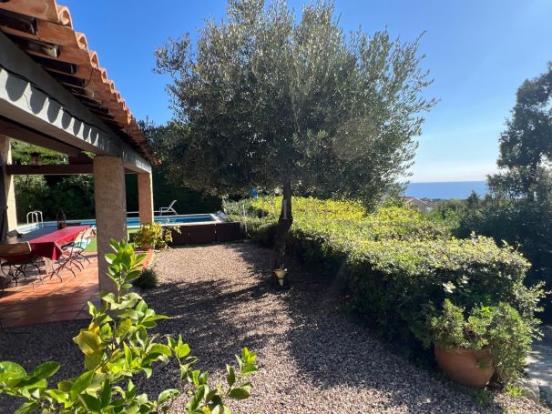 A vendre MAISON  6 PIECES 163 M2 BORD DE MER SAINT AYGULF