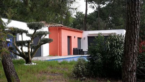 A vendre MAISON  5 PIECES 140 M2 BORD DE MER LA PALMYRE   LES MATHES commerces