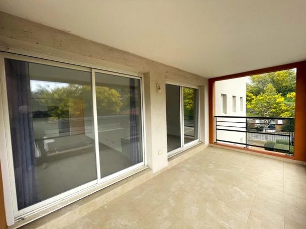 A louer APPARTEMENT T2 42 M2 TERRASSE BORD DE MER MANDELIEU LA NAPOULE
