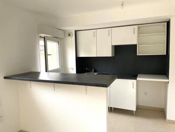 A louer APPARTEMENT T2 42 M2 TERRASSE BORD DE MER MANDELIEU LA NAPOULE