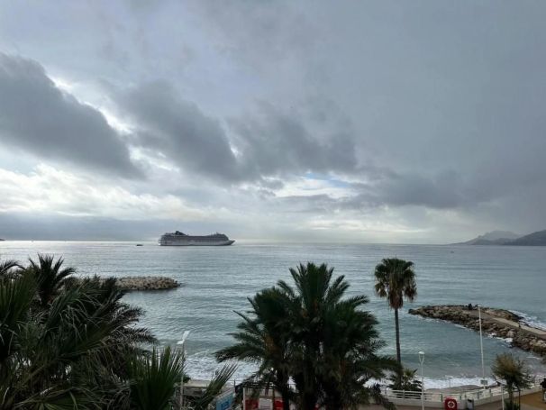A vendre PENTHOUSE  125 M2 TERRASSE BORD DE MER CANNES