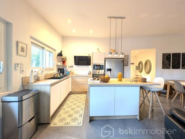 A louer APPARTEMENT T4 121 M2  LEZIGNAN LA CEBE