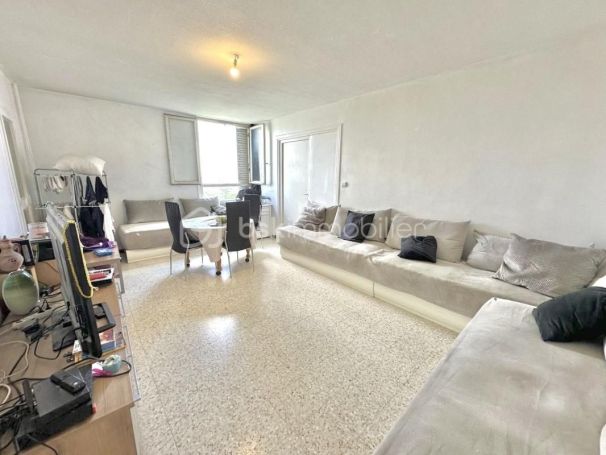 A louer APPARTEMENT T3 80 M2 TERRASSE  NIMES