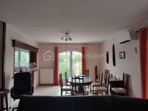 A louer MAISON  5 PIECES 140 M2  DOUZENS
