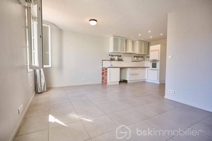 A louer APPARTEMENT DUPLEX T4 85 M2 BORD DE MER TOULON
