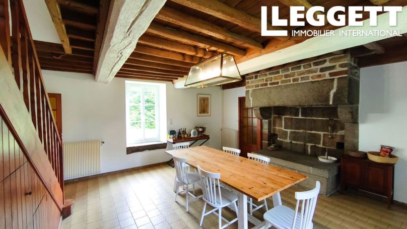 A vendre Une ferme superbement rÃ©novÃ©e sur prÃ¨s d'un hectare au c?ur du village 14500 Vire Normandie