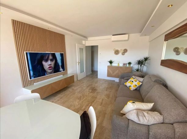 A vendre CHARMANT APPARTEMENT T3 62 M² BORD DE MER Cannes